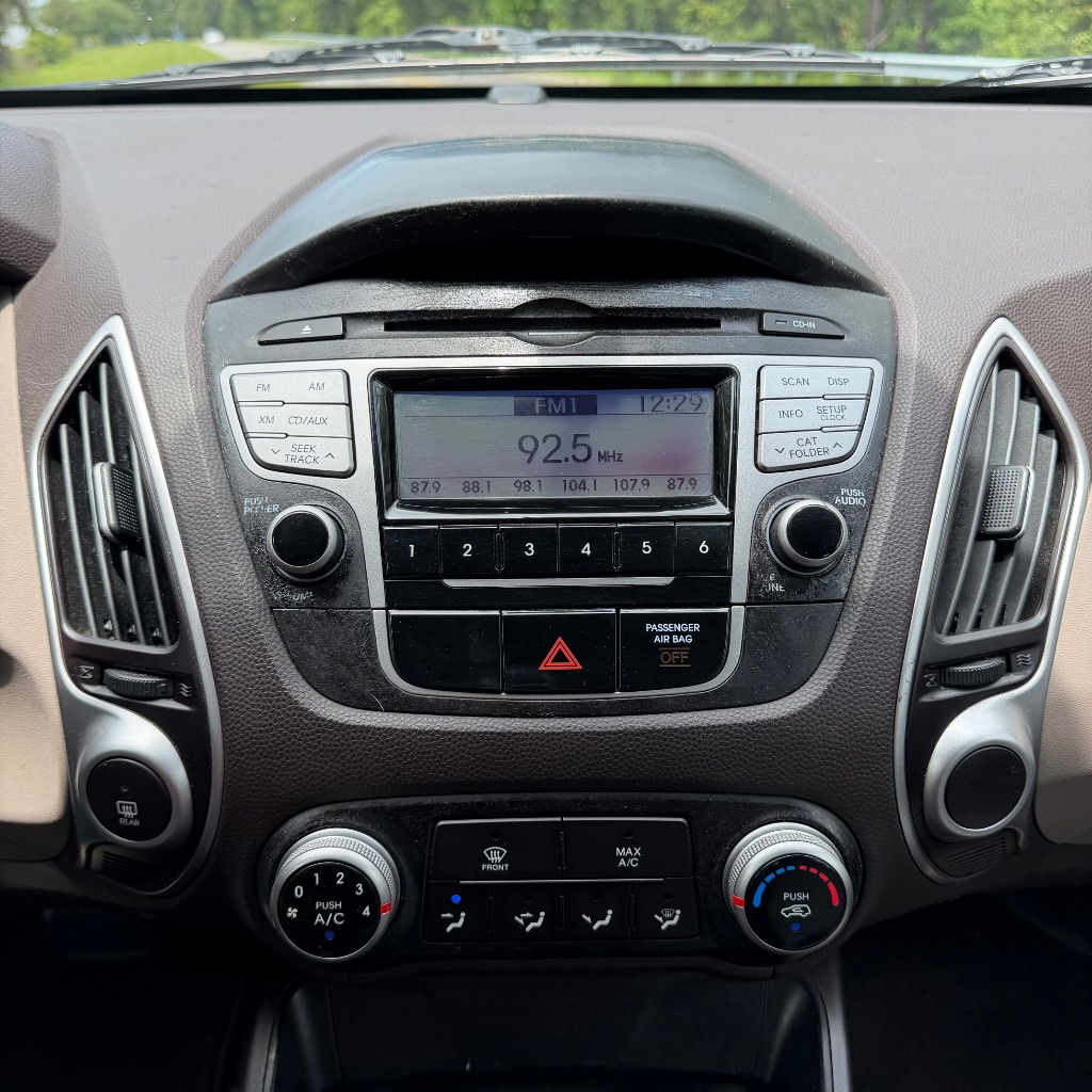 2011 Hyundai Tucson GL - Photo 24