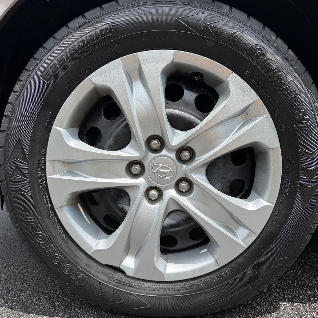 2011 Hyundai Tucson GL - Photo 19