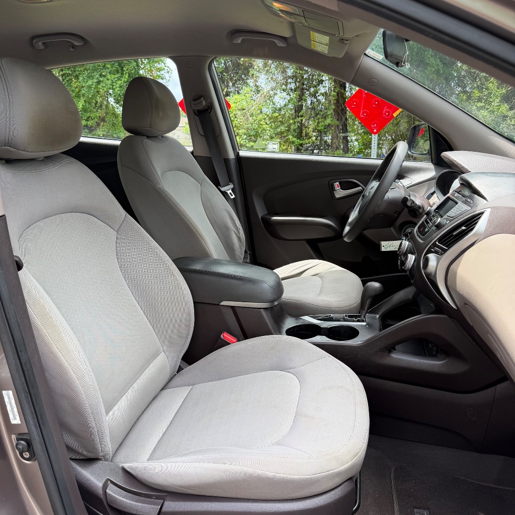 2011 Hyundai Tucson GL - Photo 17