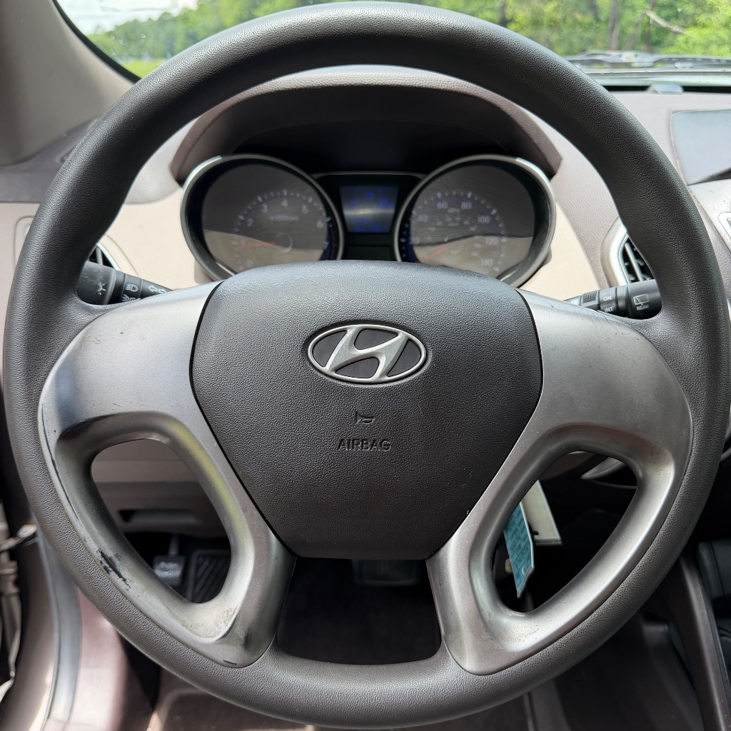 2011 Hyundai Tucson GL - Photo 23