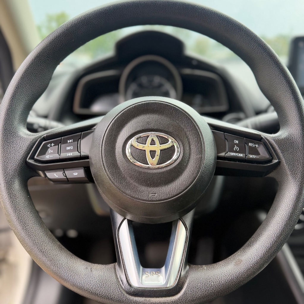 2019 Toyota Yaris LE - Photo 18