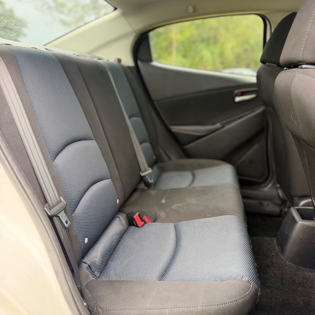 2019 Toyota Yaris LE - Photo 15
