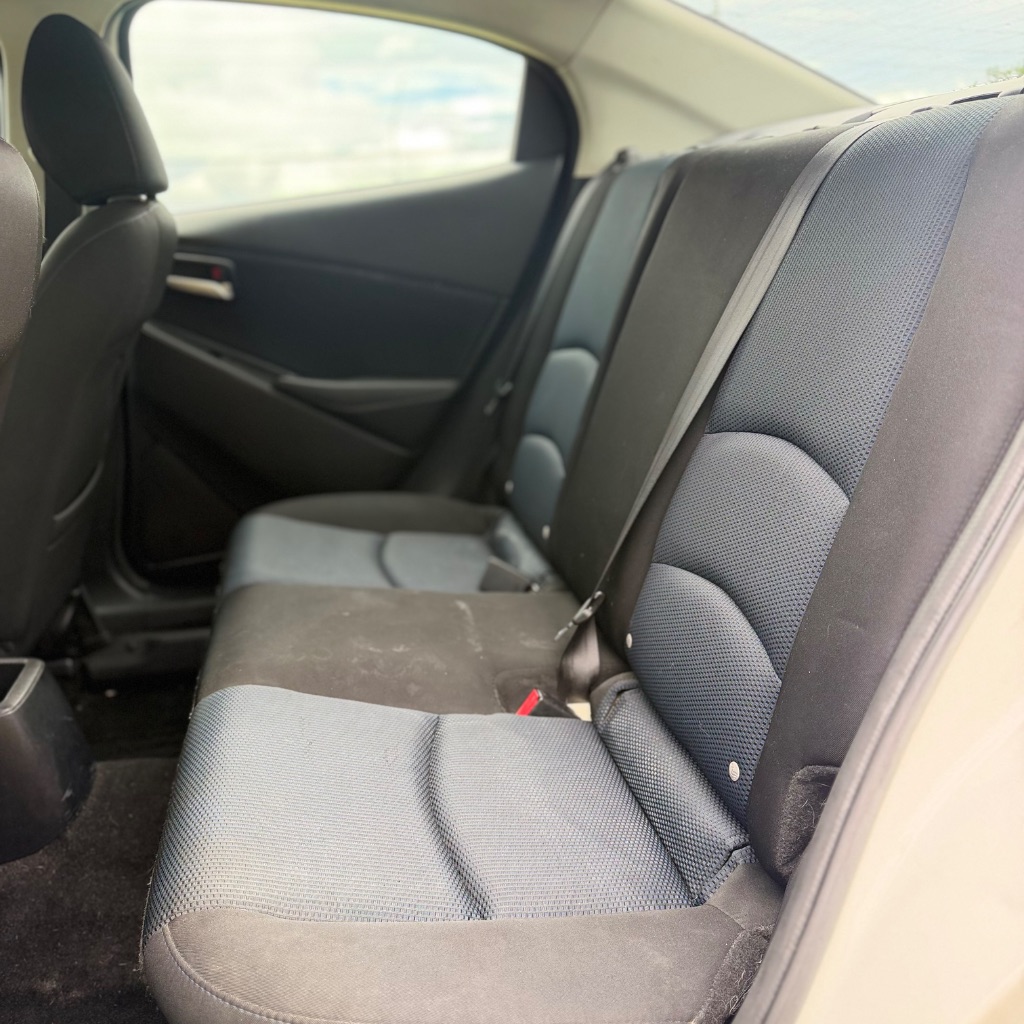 2019 Toyota Yaris LE - Photo 13