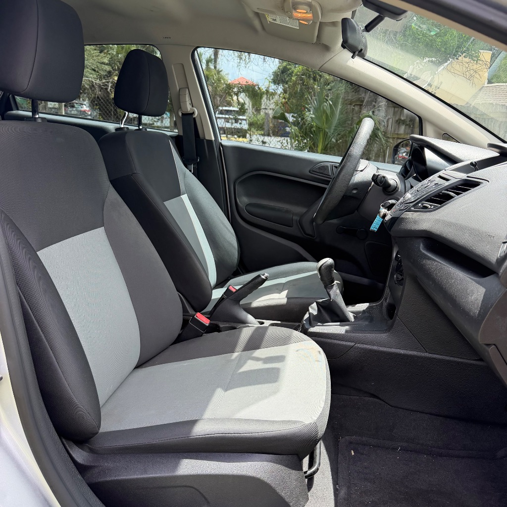 2017 Ford Fiesta S - Photo 18