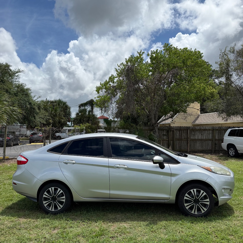 2017 Ford Fiesta S - Photo 6