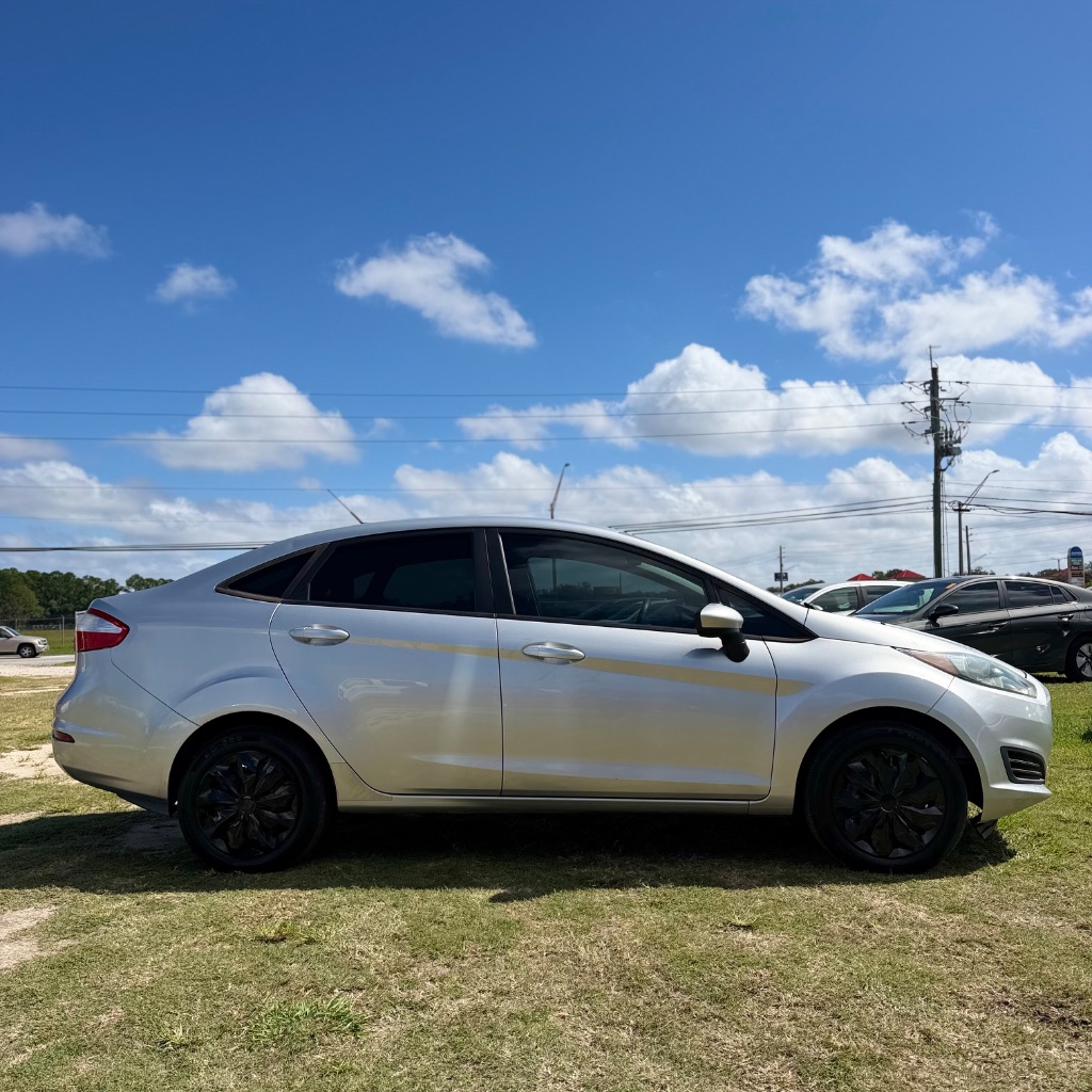 2017 Ford Fiesta S - Photo 6