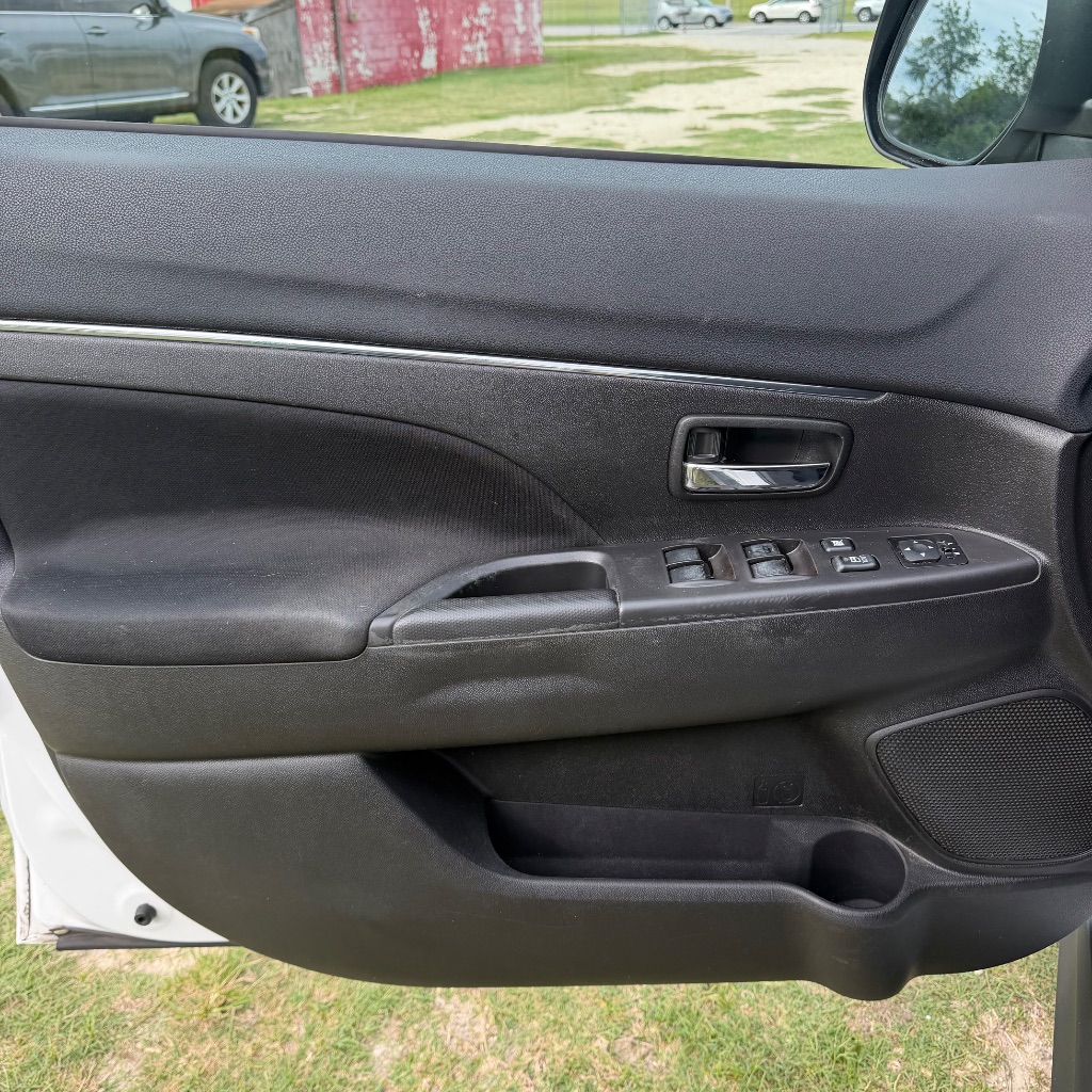 2014 Mitsubishi Outlander Sport SE - Photo 13