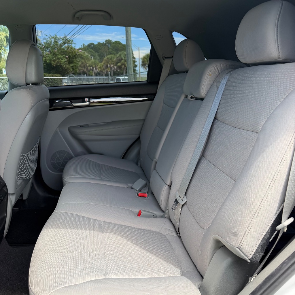 2014 Kia Sorento LX - Photo 12