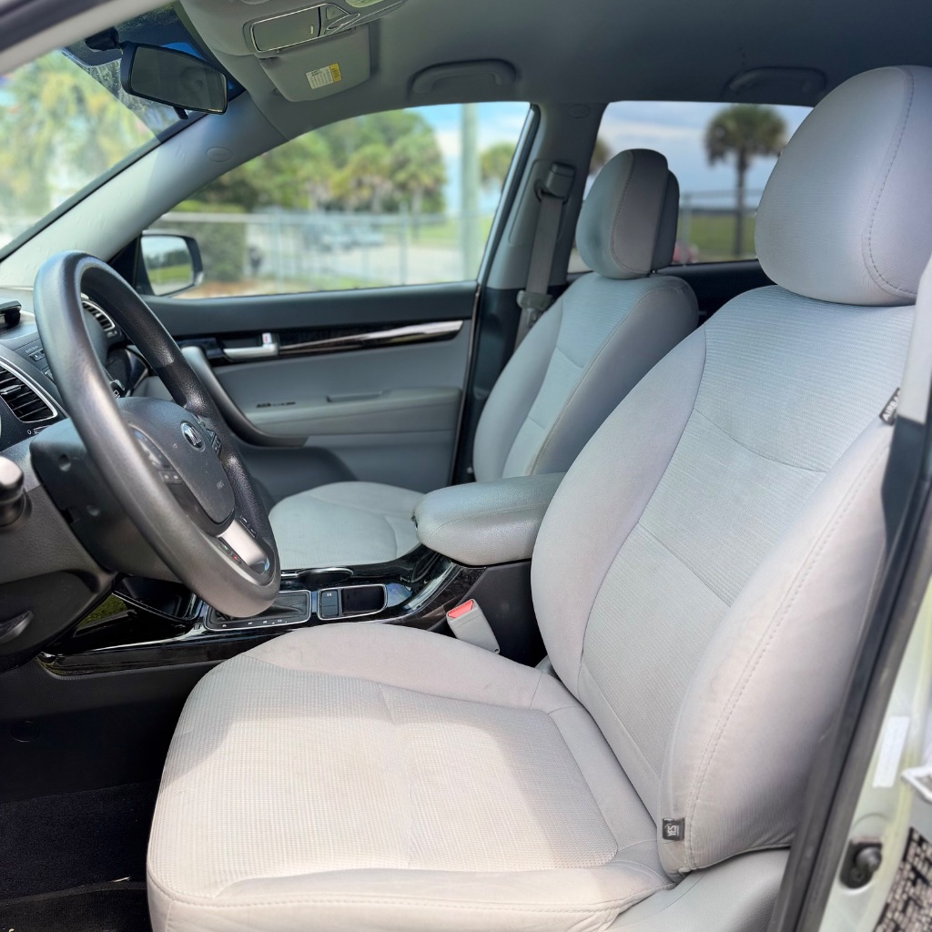 2014 Kia Sorento LX - Photo 9