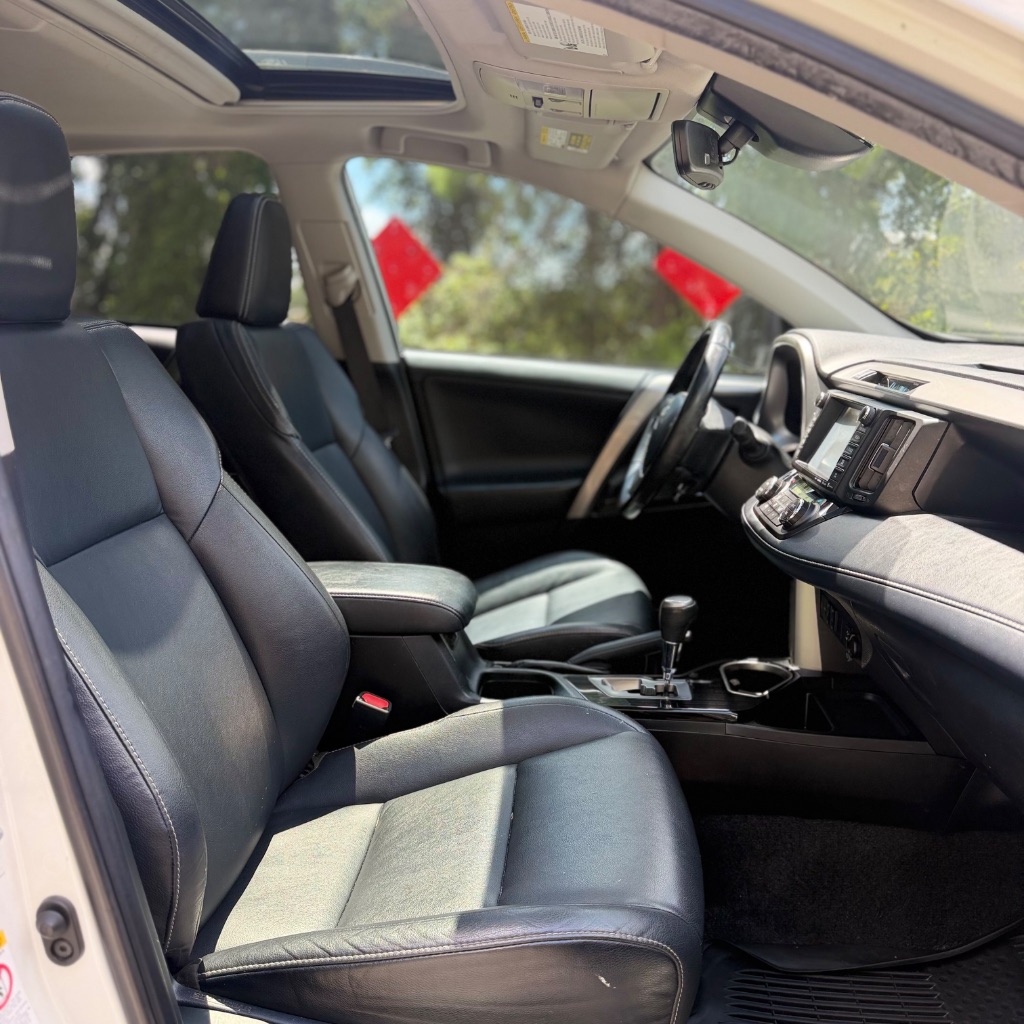 2018 Toyota RAV4 Limited - Photo 21