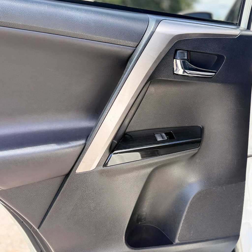 2018 Toyota RAV4 Limited - Photo 13