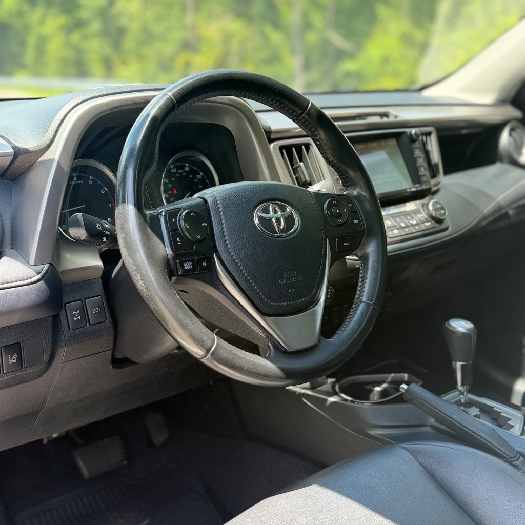 2018 Toyota RAV4 Limited - Photo 11