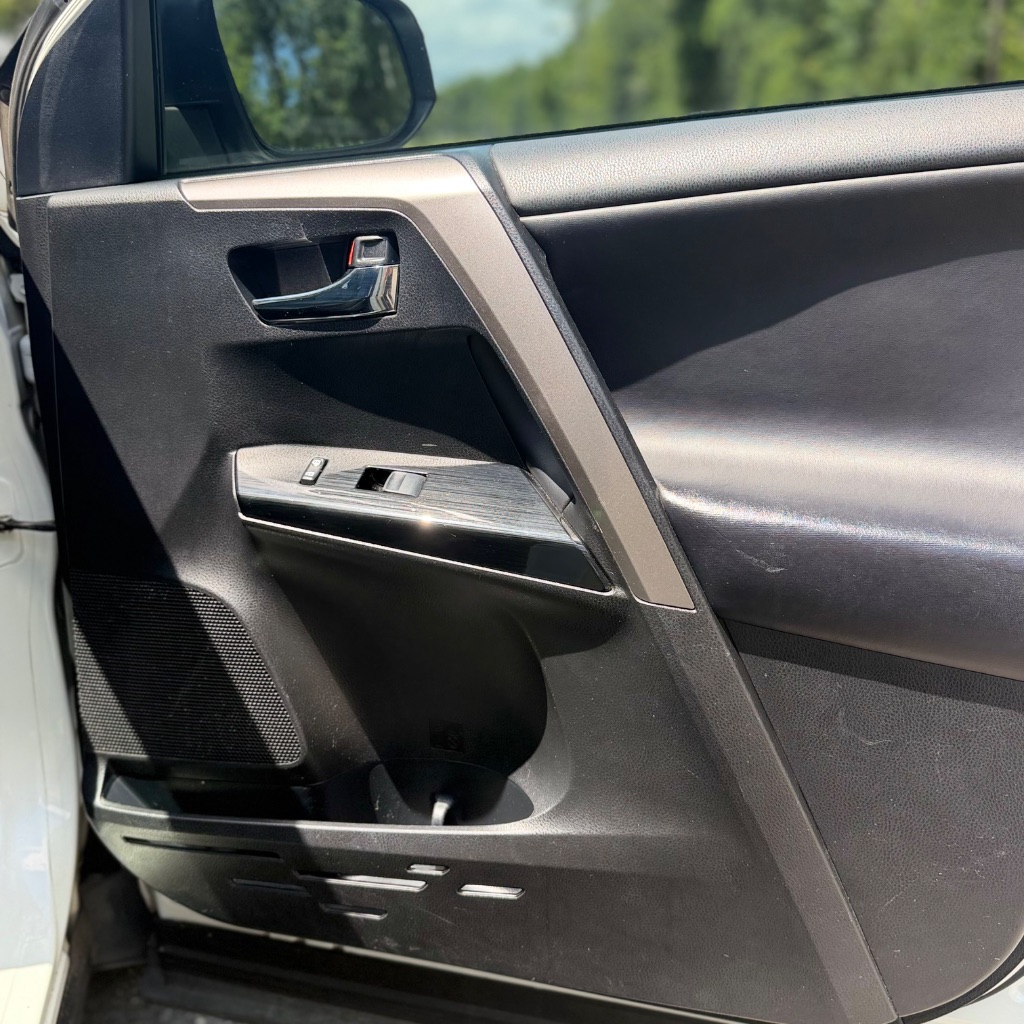 2018 Toyota RAV4 Limited - Photo 20