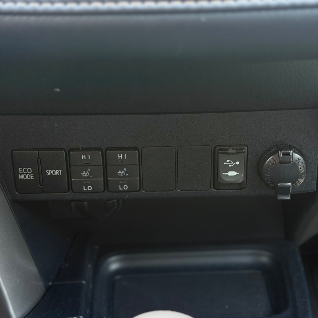 2018 Toyota RAV4 Limited - Photo 32