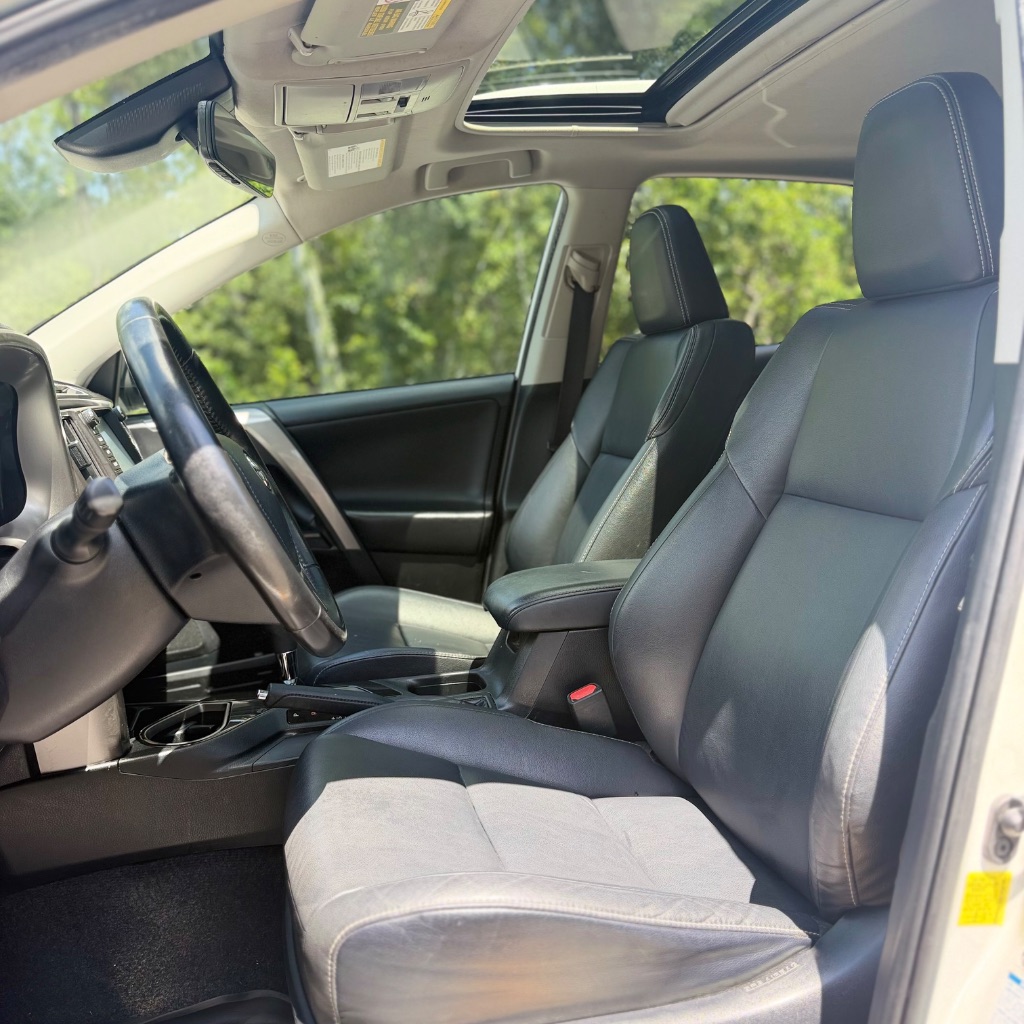 2018 Toyota RAV4 Limited - Photo 10