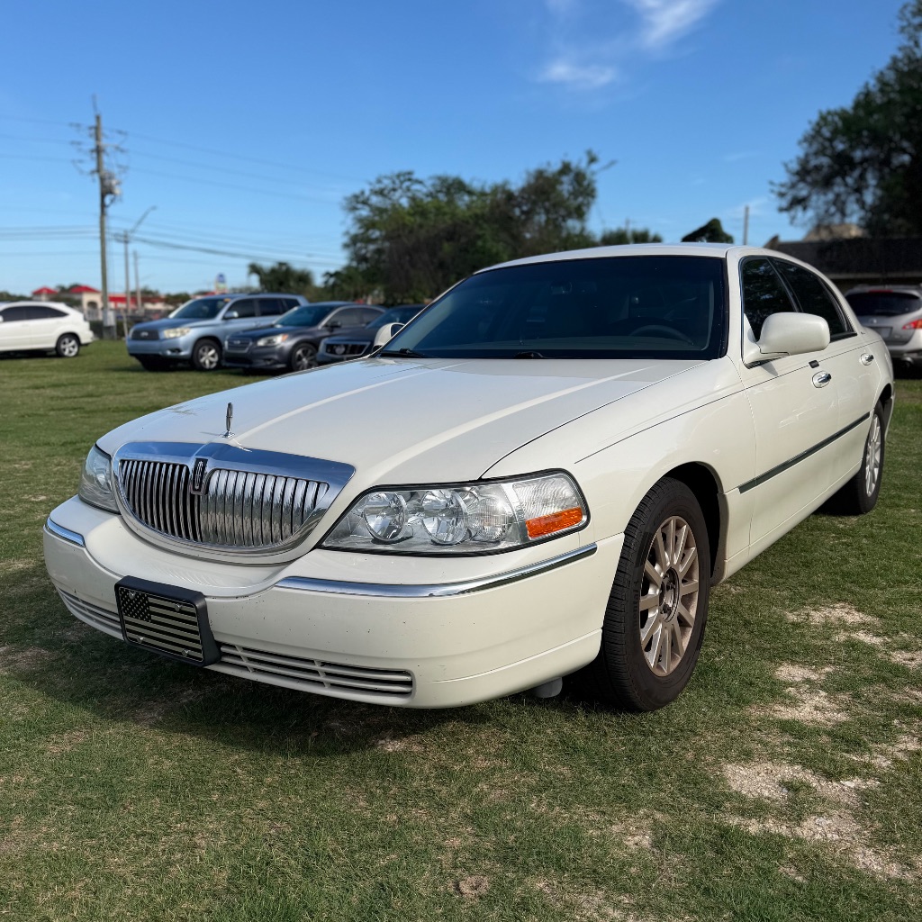2006 Lincoln Town Car Signature's photo