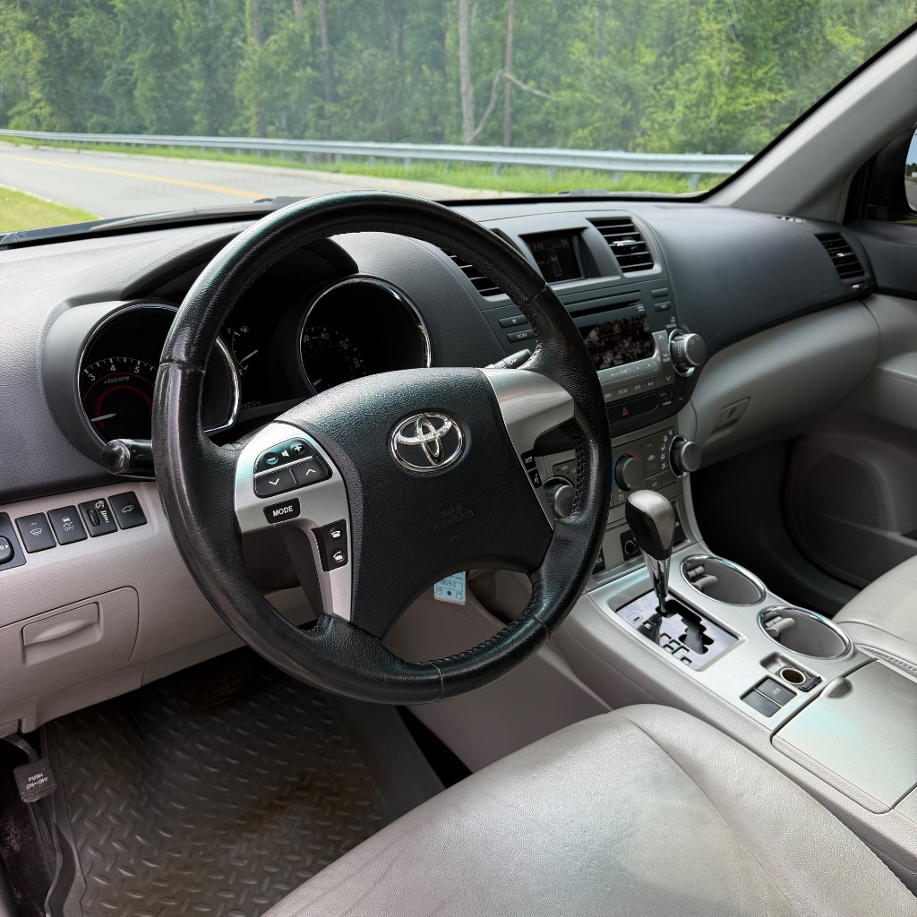 2012 Toyota Highlander SE - Photo 16