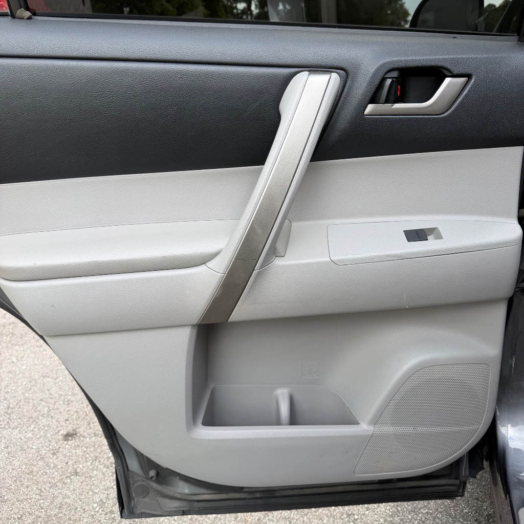 2012 Toyota Highlander SE - Photo 18