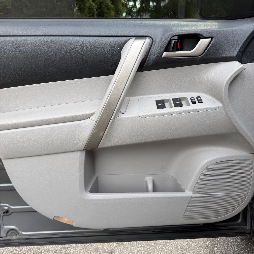 2012 Toyota Highlander SE - Photo 14