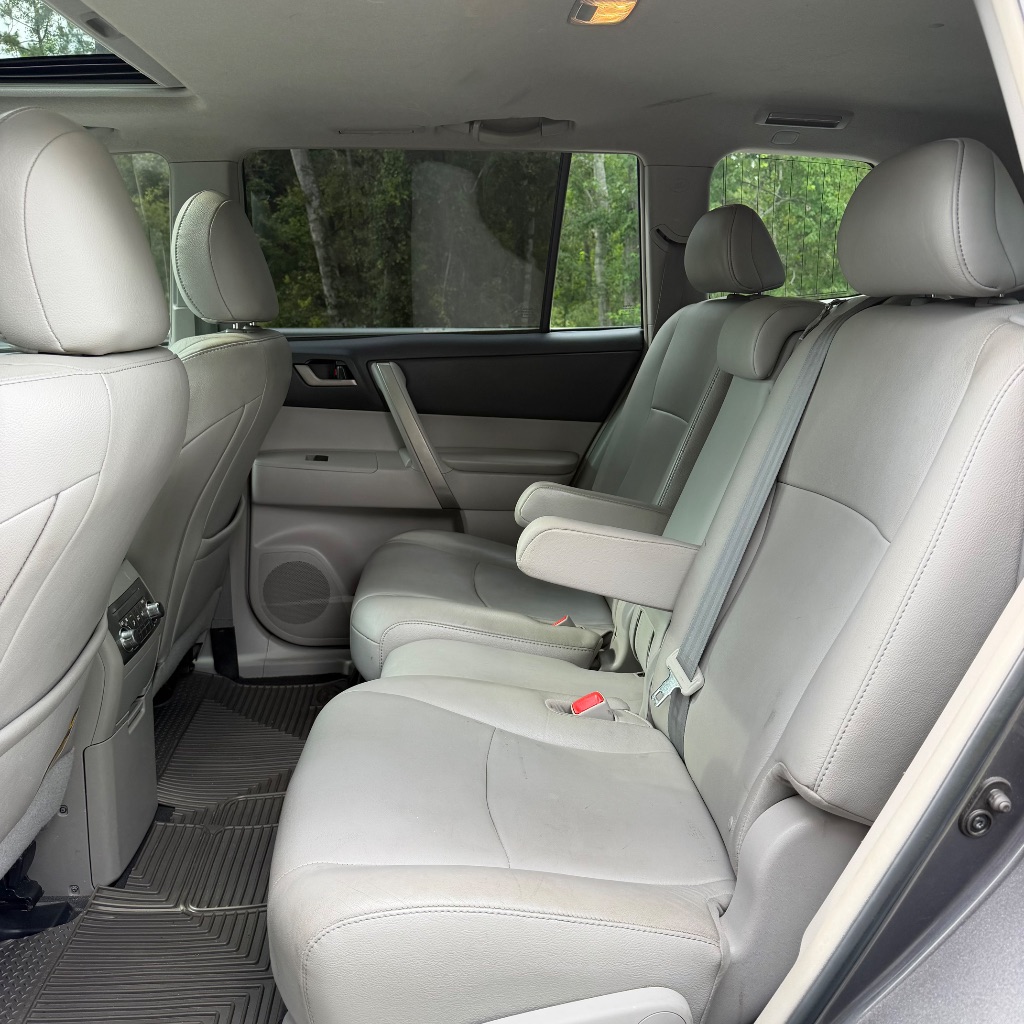 2012 Toyota Highlander SE - Photo 19