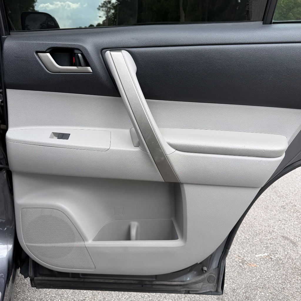 2012 Toyota Highlander SE - Photo 21