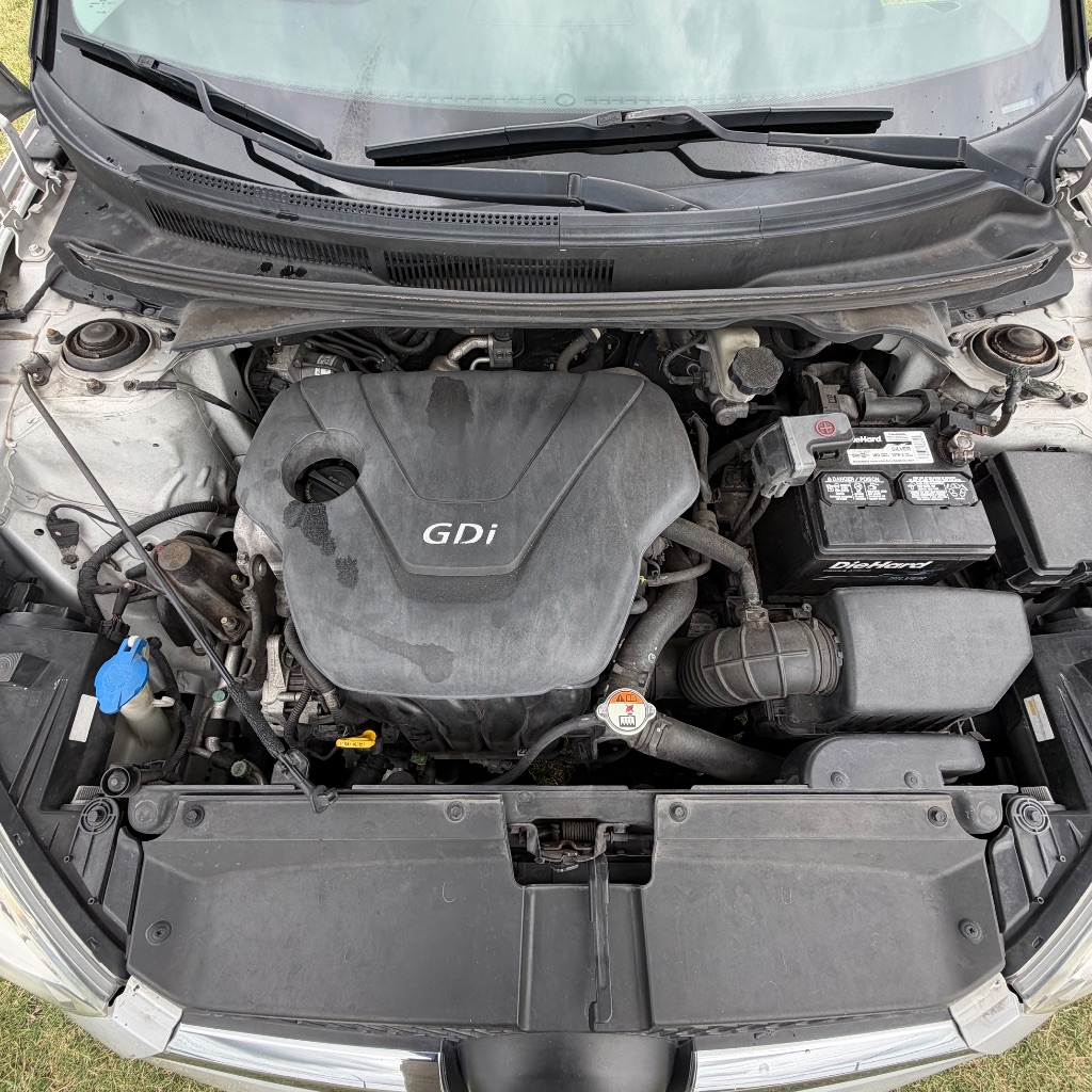 2012 Hyundai Veloster Base - Photo 17