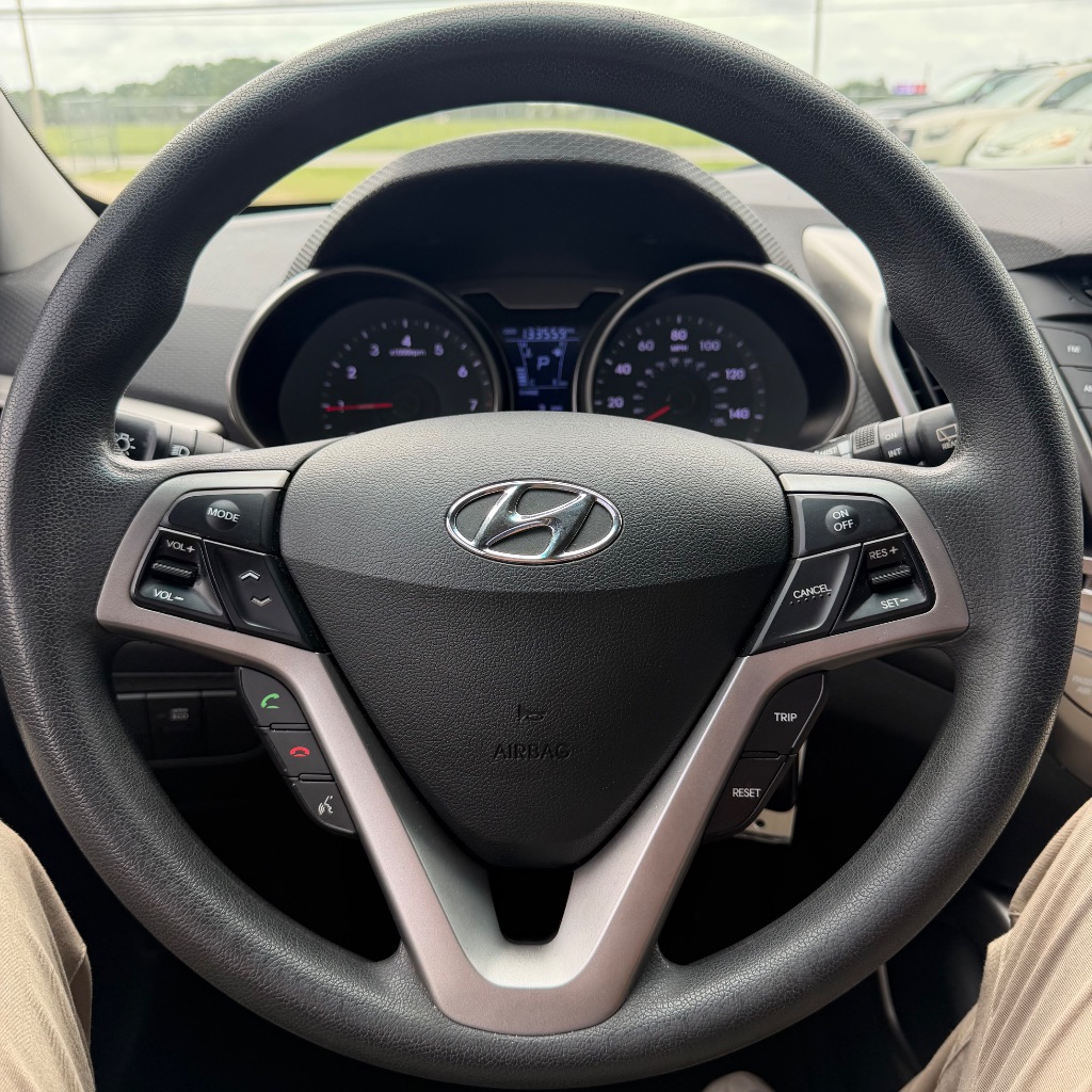 2012 Hyundai Veloster Base - Photo 13