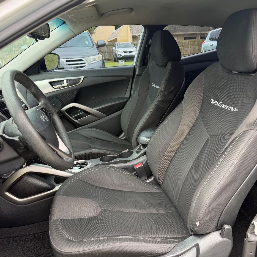 2012 Hyundai Veloster Base - Photo 7