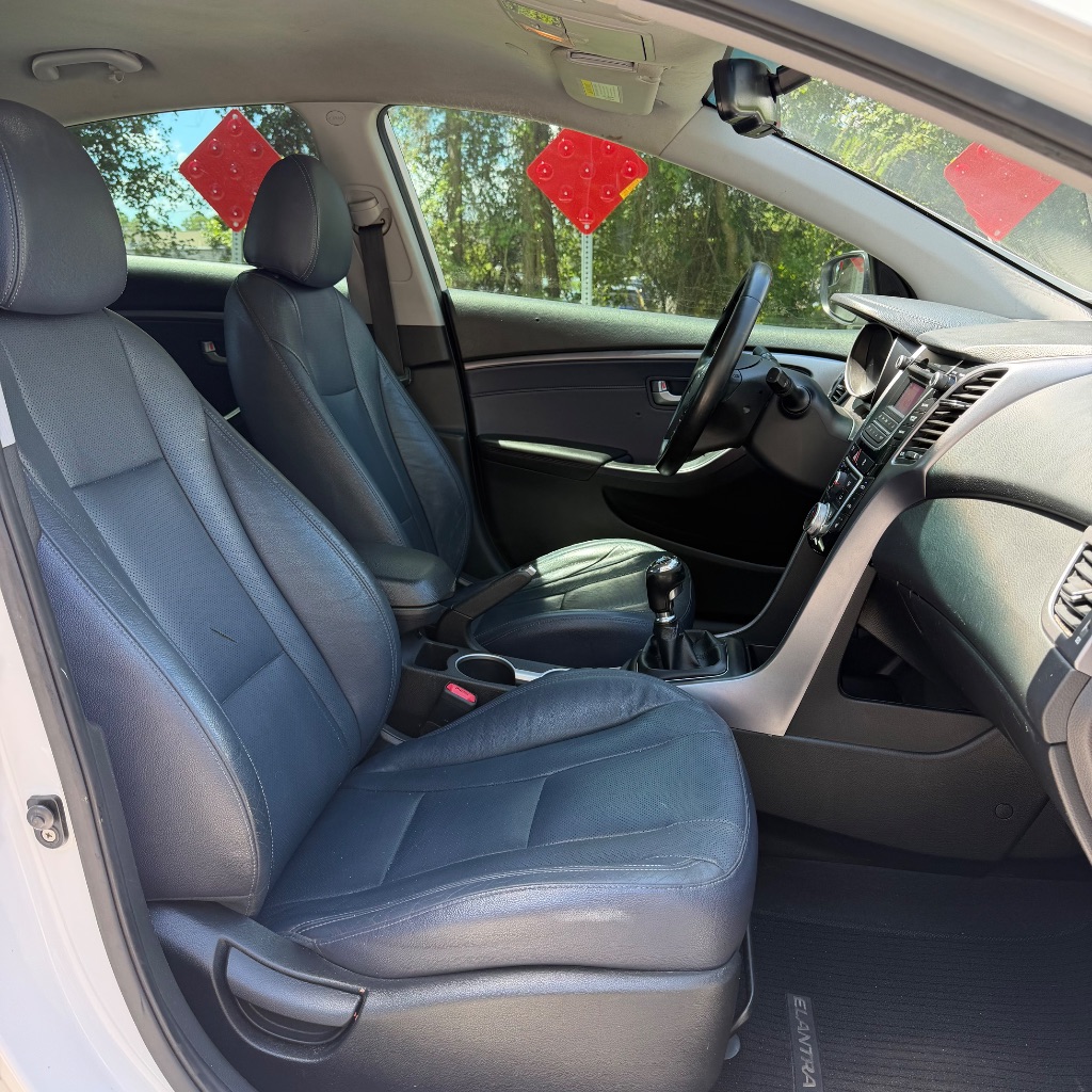 2014 Hyundai Elantra GT Base - Photo 25