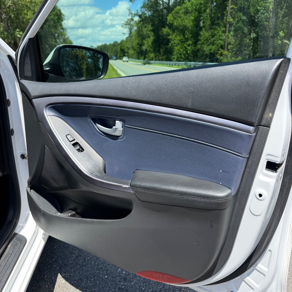 2014 Hyundai Elantra GT Base - Photo 24