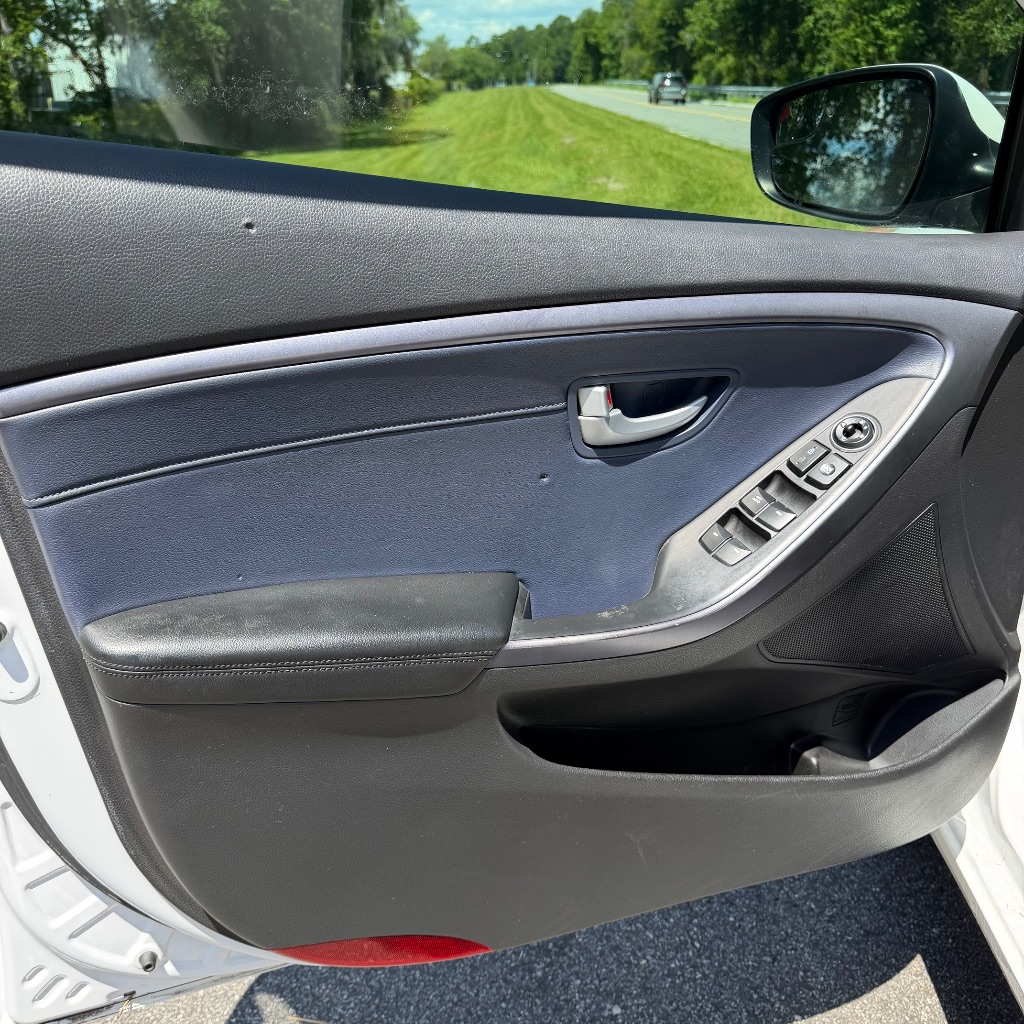 2014 Hyundai Elantra GT Base - Photo 14