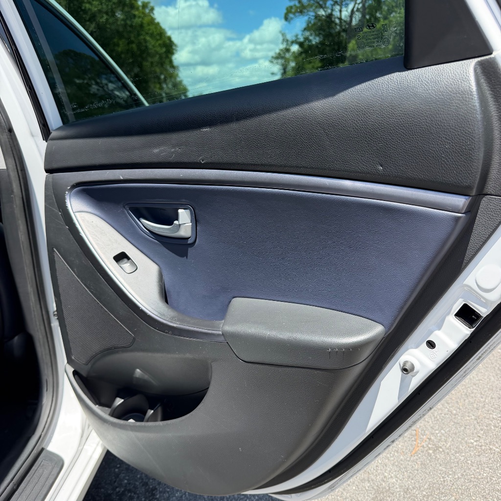 2014 Hyundai Elantra GT Base - Photo 22