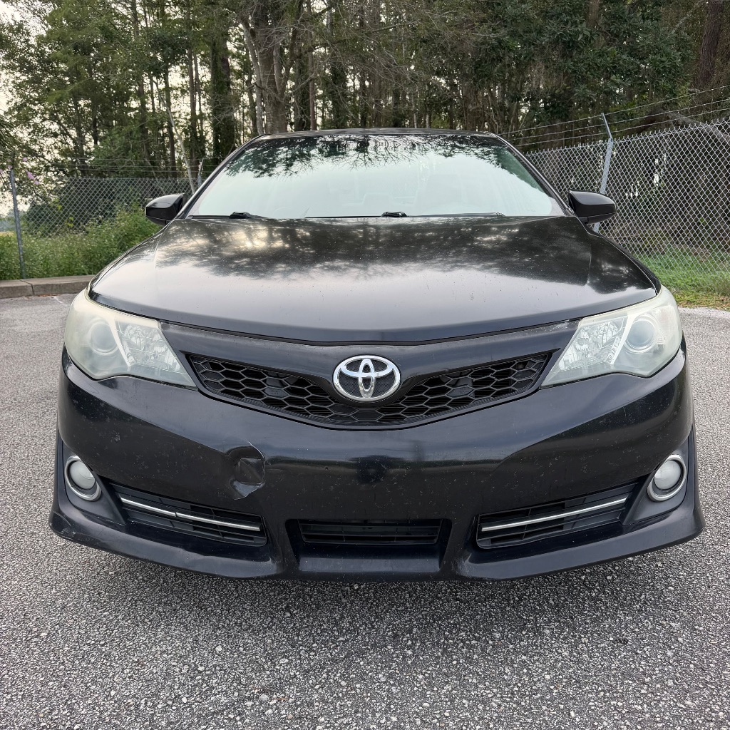 2014 Toyota Camry SE - Photo 8