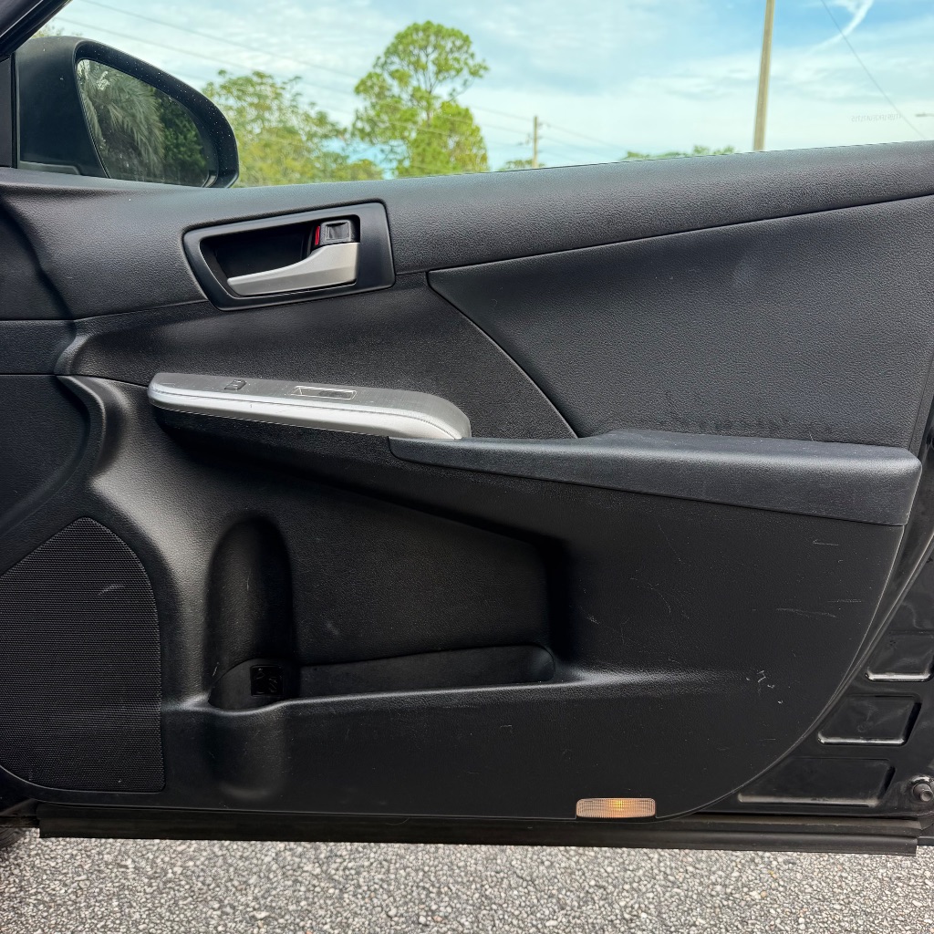 2014 Toyota Camry SE - Photo 15