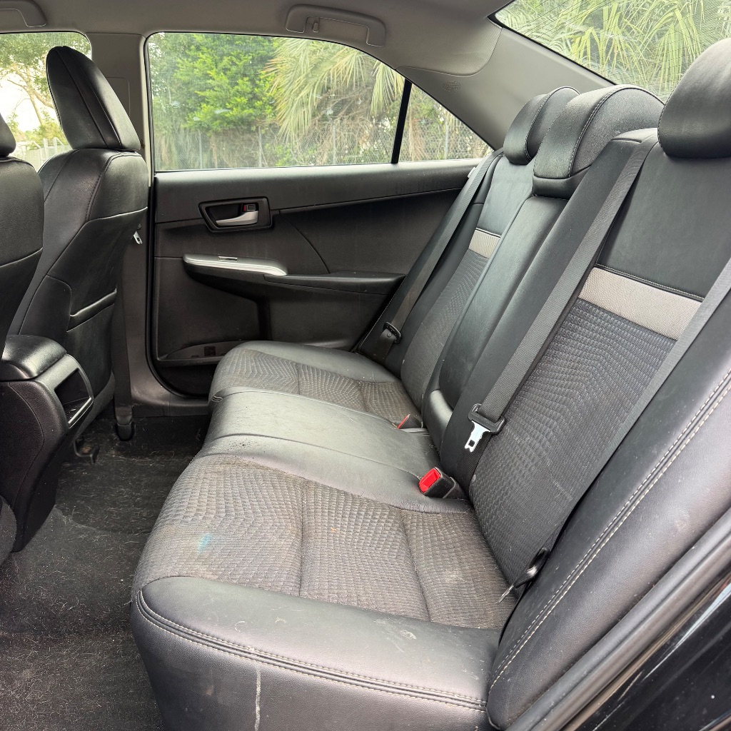 2014 Toyota Camry SE - Photo 12