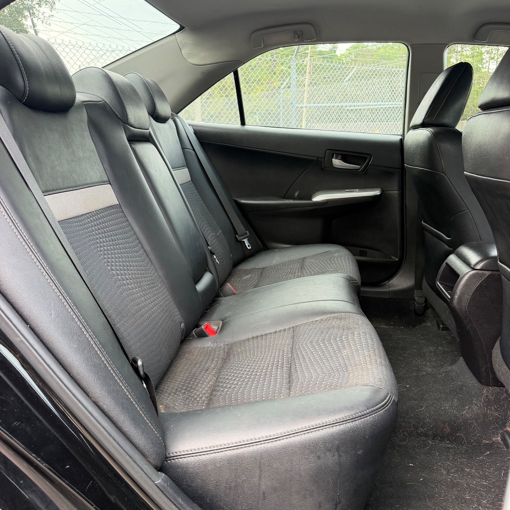 2014 Toyota Camry SE - Photo 14