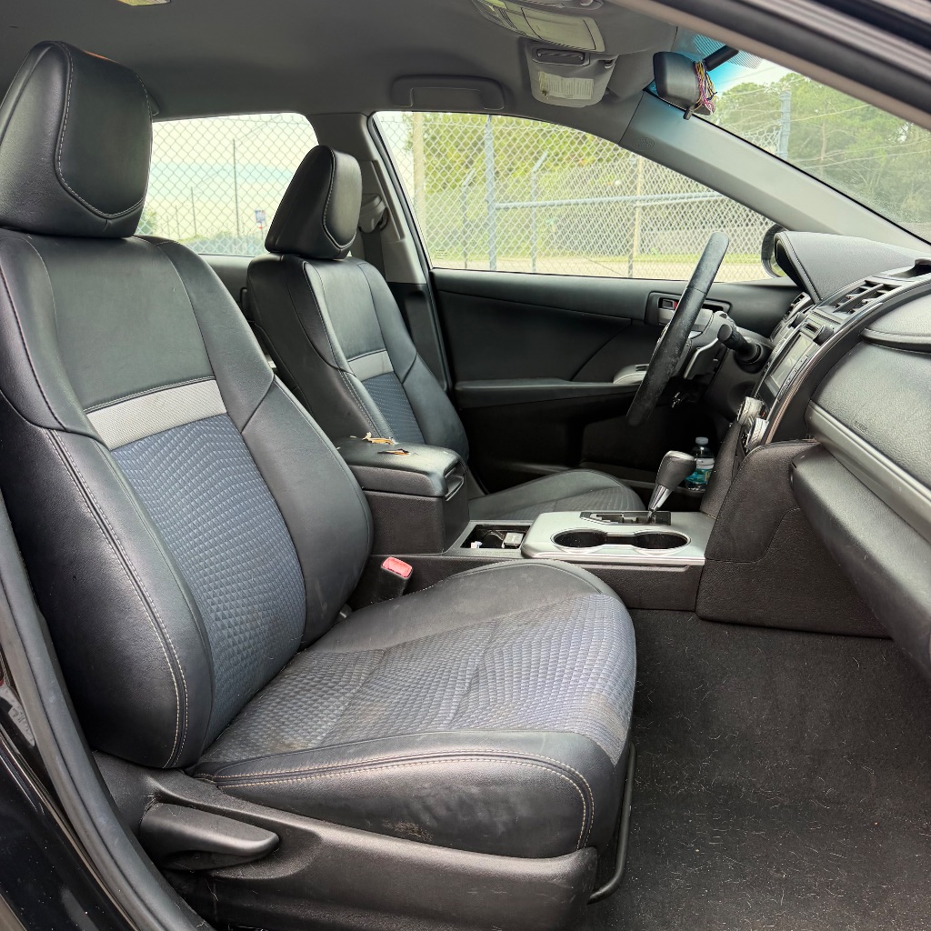 2014 Toyota Camry SE - Photo 16