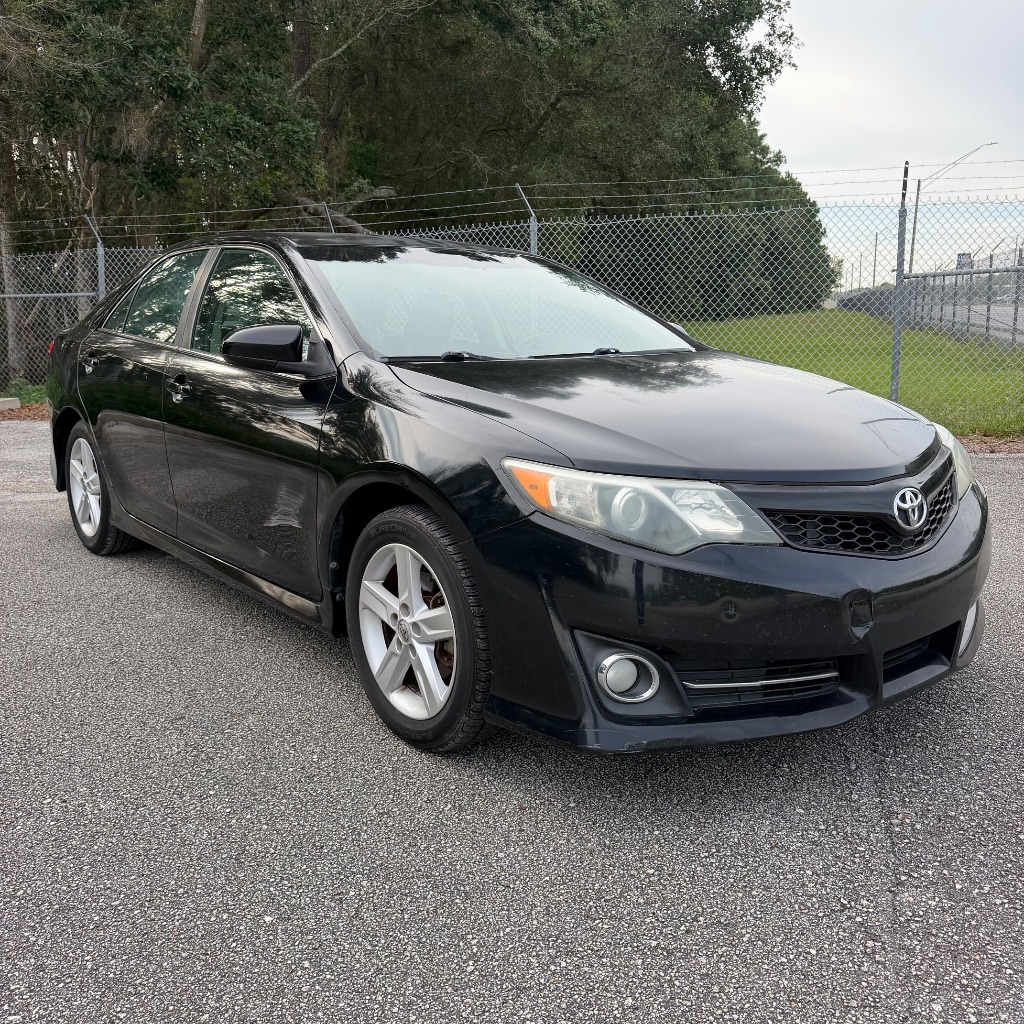 2014 Toyota Camry SE - Photo 7