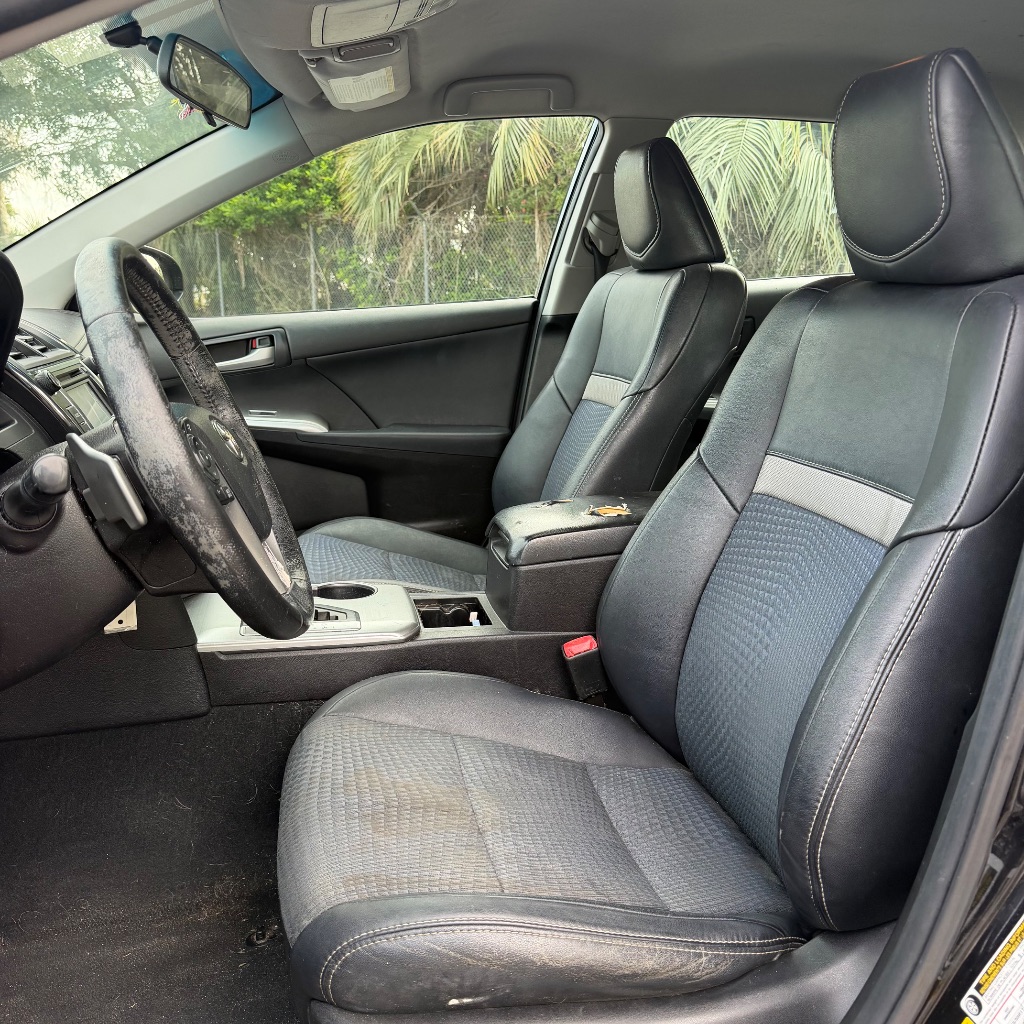 2014 Toyota Camry SE - Photo 10